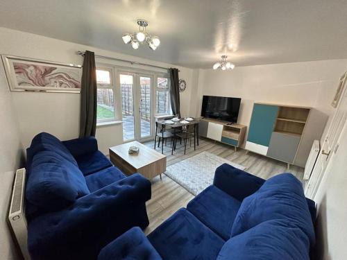 Manchester House | Spacious & Lovely 4 Bedroom Home in Manchester