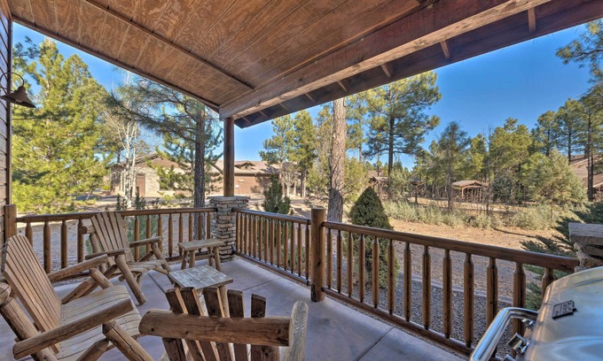Torreon Cottage | Spacious & Lovely Getaway w/Deck in Show Low!