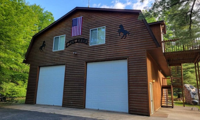 Manistee County Cabin | Spacious Luxury Cabin near The Big Bear Creek!