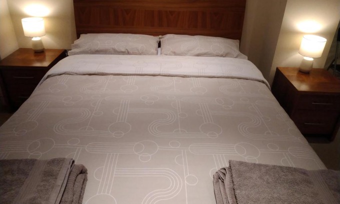 Killarney House | Spacious Luxury Room, Close to Everything.