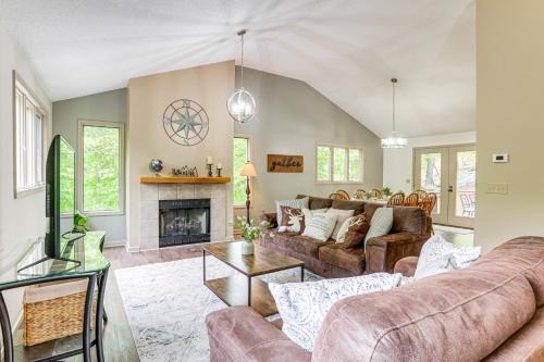 Massanutten House | Spacious Massanutten Home with Hot Tub and Sauna!
