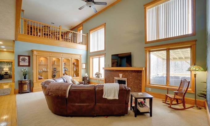 McArthur House | Spacious McArthur Home: Private Hot Tub + Pond!