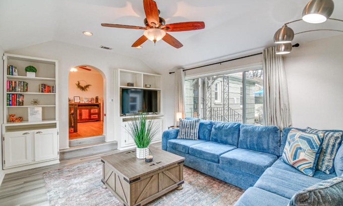 East Memphis House | Spacious Memphis Retreat 5 Mi to Downtown Beats!