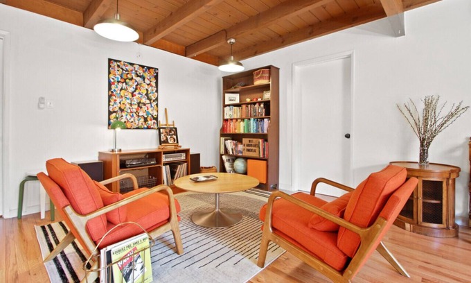 Los Angeles House | Spacious Mid-Century Home Near LA Good For Groups: 3 bedrooms with backyard half-court