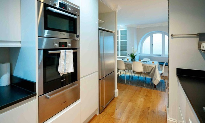 Queenstown House | Spacious & Modern 3brs House in Central London