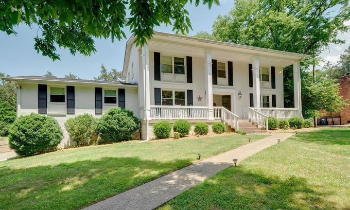 West Meade House | Spacious Modern-Farmhouse-Perfect for families and groups!