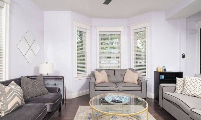 Everett Condo | Spacious Modern Luxury Duplex Near Boston & Cambridge - Free Parking