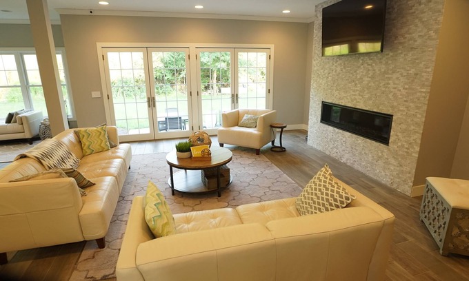 St. Louis Park House | Spacious modern Minneapolis home