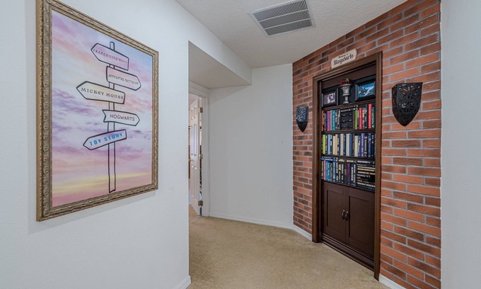 Windwood Bay House | Spacious Modern Pool Home w/3 Masters Amazing Games Rm & Secret Harry Potter Rm