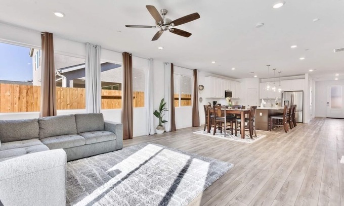 Pumpkin Center House | Spacious & Modern Retreat Near Historic Downtown!