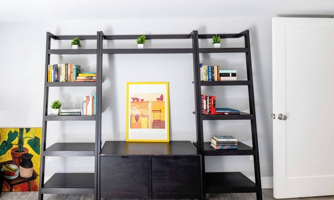 Barney Circle House | Spacious & Modern Suite by Metro in Capitol Hill