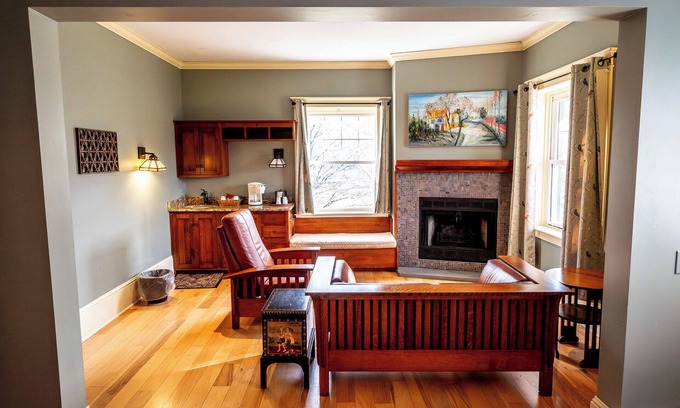 Shawnee On Delaware Hotel | Spacious Mountain Retreat | Perfect for Relaxation & Scenic Views