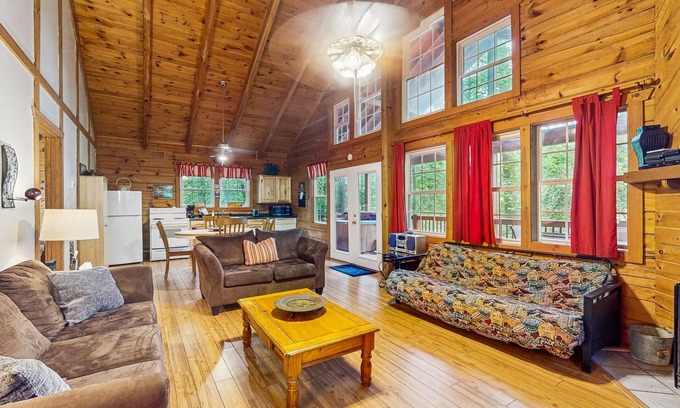 Sautee Nacoochee Cabin | Spacious Mountain Cabin with Deck, Hot Tub & WiFi - Dogs OK