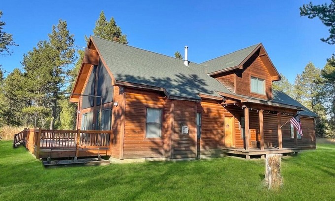 Donnelly Cabin | Spacious Mountain Cabin w/Hot Tub & Bunkhouse