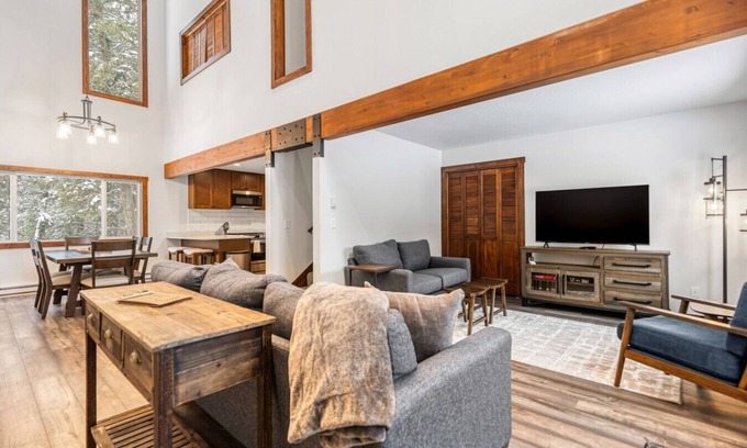 Kalispell House | Spacious Mountain Home In The Trees with Views