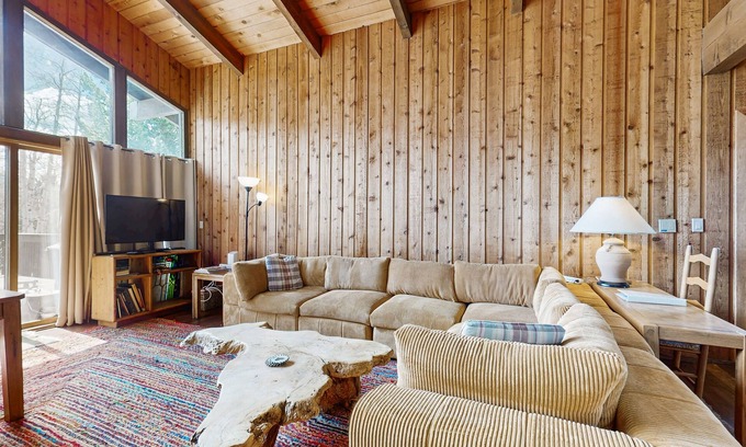 Mountain Valley Cabin | Spacious Mountain Lodge-Style Home with Free WiFi - Nearby Ski Access