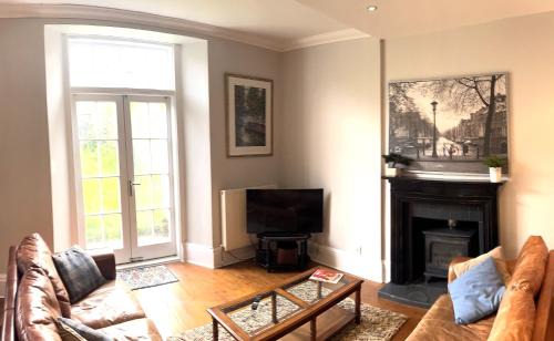 Bonnington Apartment | Spacious New Town Garden Flat