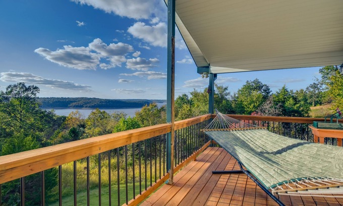 Mountain Home House | Spacious Norfork Lake Home: Game Room + Views!
