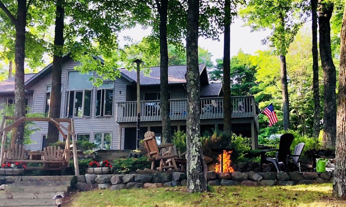 Hayward Cabin | Spacious Northwoods Home -Snowmobiler’s Haven!