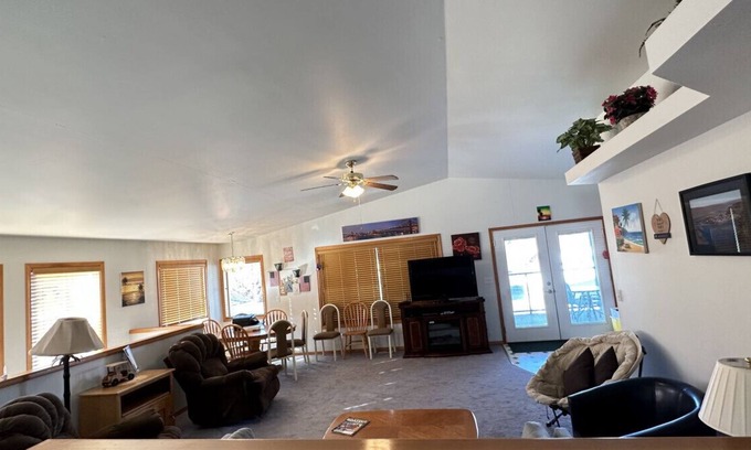 Sunland Estates House | Spacious Oasis 3 bedroom home