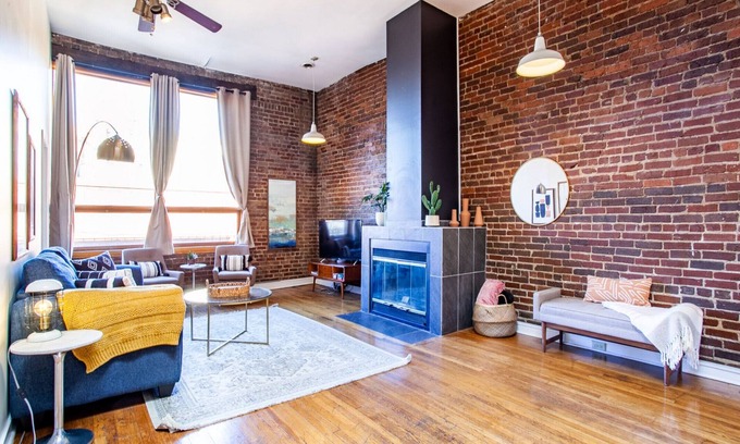Old City Apartment | Spacious Old City Loft