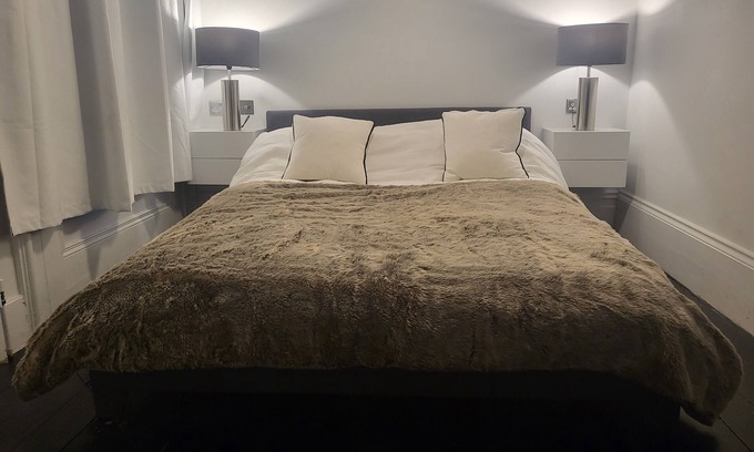 Hove Apartment | Spacious One Bed in Central Hove with Parking