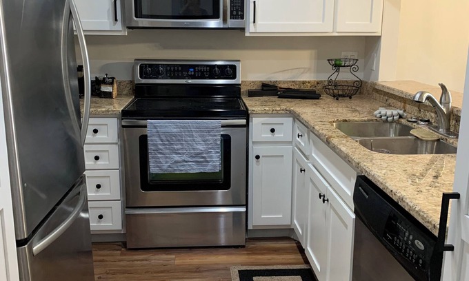 Gilroy Apartment | Spacious one bedroom apartment with WiFi & AC in a quiet & safe part of Gilroy.
