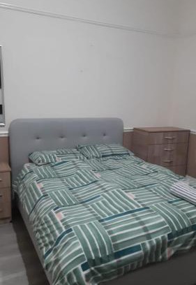 Walsall Apartment | Spacious one bedroom flat w/parking