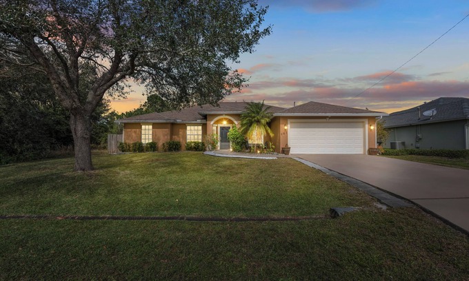 Port Saint Lucie House | Spacious Paradise House near Jensen Beach! With Game Room & Sunroom