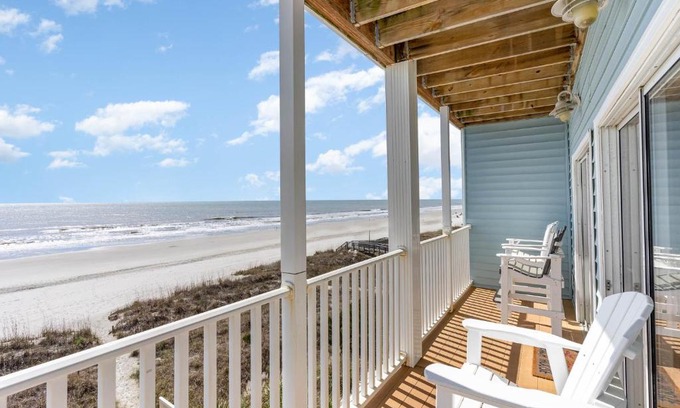 Ocean Drive House | Spacious Penthouse Ocean Front 7 BR Condo - Ambassador Villas Unit 401