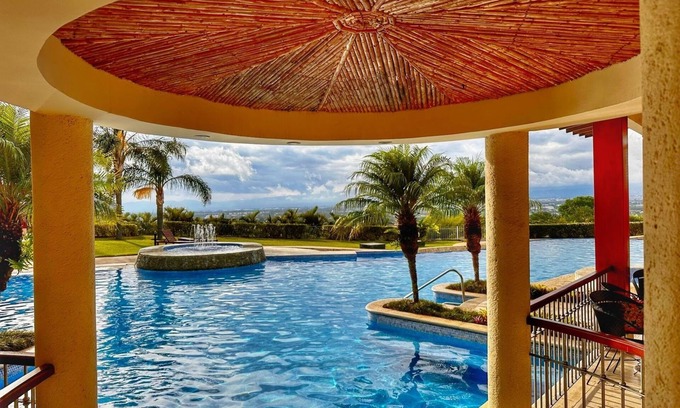 Santa Ana Apartment | Spacious Penthouse w/office Lakeview, Pool, GYM
