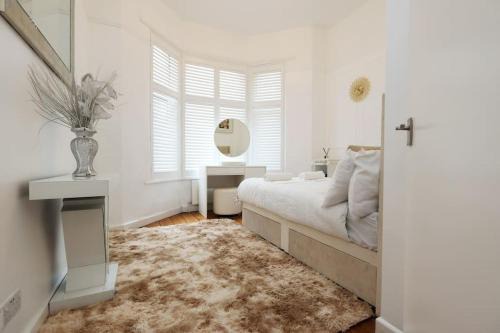 Pontcanna Apartment | Spacious Pontcanna Apartment, Driveway Parking & 10 min to City Centre