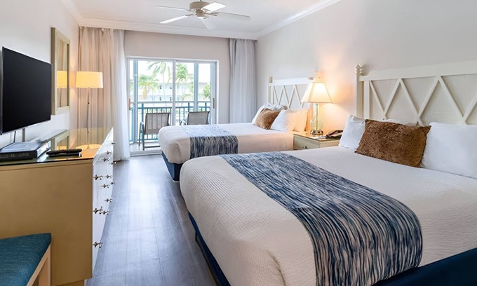 Captiva Hotel | Spacious Poolside Unit w/Balcony | Free Parking | Outdoor Swimming Pool