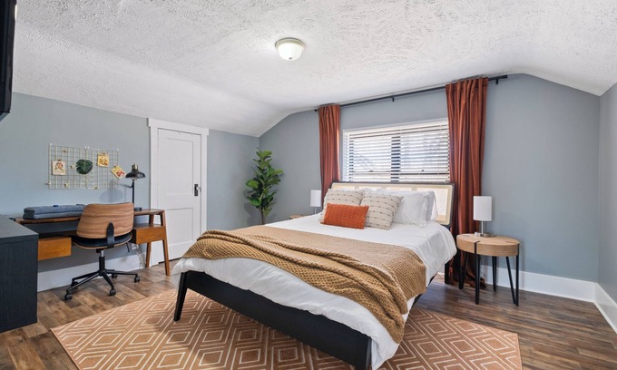 Medical Center House | Spacious, Private Bedroom Prime Location Near UNMC/Blackstone - Shared House