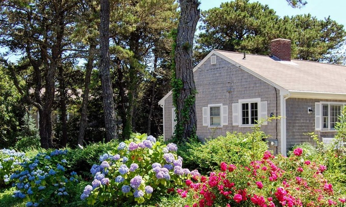 West Chatham House | Spacious, private cottage just a few minutes walk to Ridgevale Beach!