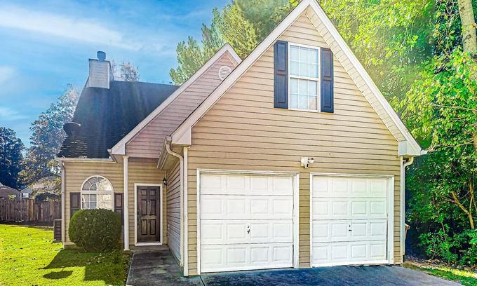 Ellenwood House | Spacious private family home convenient to Atlanta Downtown and Airport!
