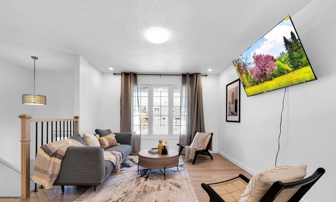Downtown Gatineau House | Spacious Private Room6 with 1 Full Bed