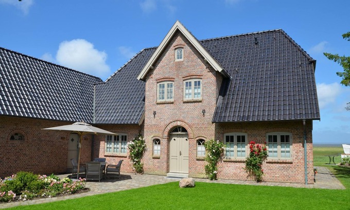 Morsum House | Spacious property in the first row on the Wadden Sea! This luxurious detached house b