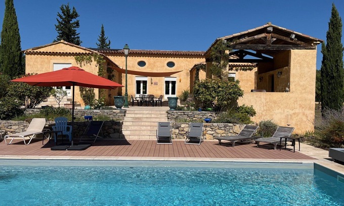Villecroze Hotel | Spacious Provencal style villa with pool