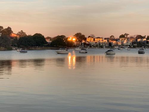Putney Apartment | Spacious Putney Studio-2 Beds, Short drive to Parklands & Olympic