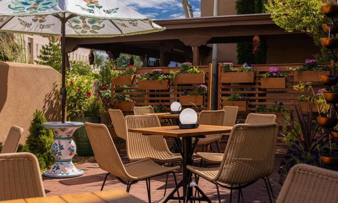 Downtown Santa Fe Hotel | Spacious Queen Bed | Pet friendly & Free Breakfast