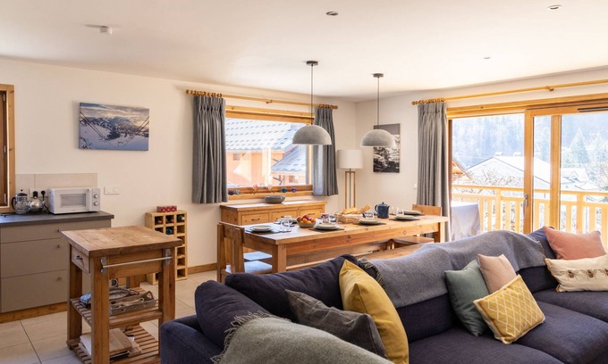 Bozel Apartment | Spacious quiet apartment in the centre of Bozel