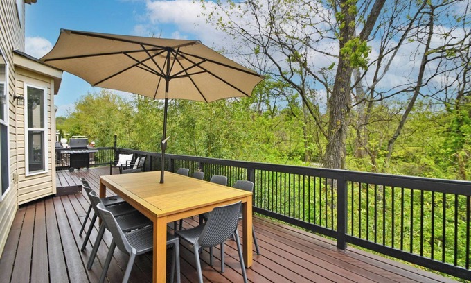 Roselawn Finance House | Spacious, Quiet & Location! – Great for Long Stays