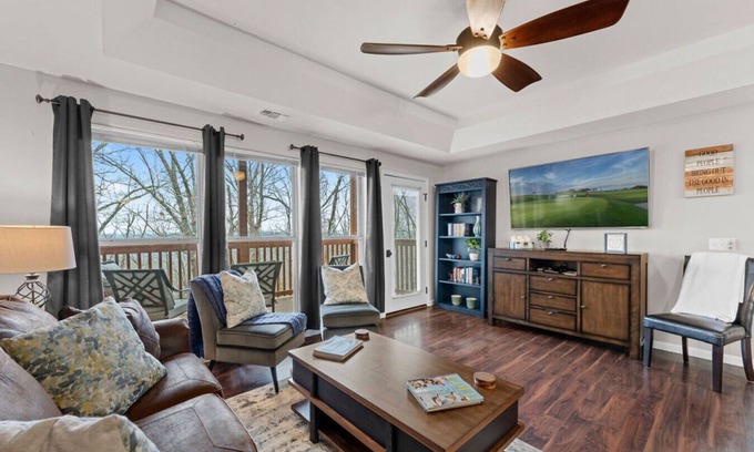 Branson West Condo | Spacious remodel 5 mn-SDC, 10 mn-Lake, 2BR 2.5BA