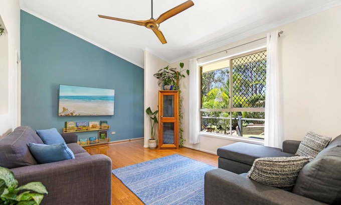 Emerald Beach House | Spacious, renovated 3BR house close to beach