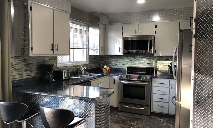 Laval Apartment | Spacious, renovated 6 1/2