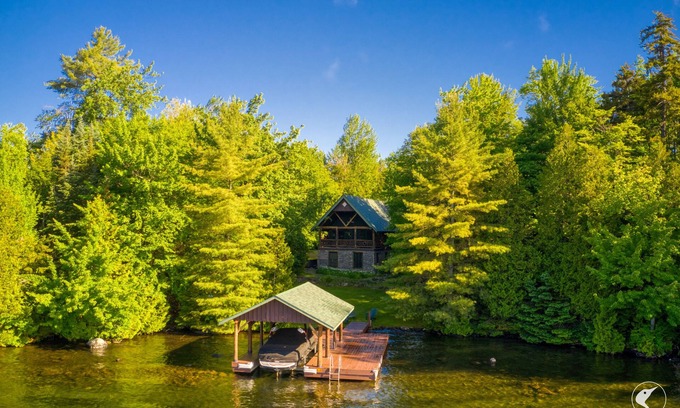 Lake Placid Cabin | Spacious Residence on Lake Placid Lake with Hot Tub!