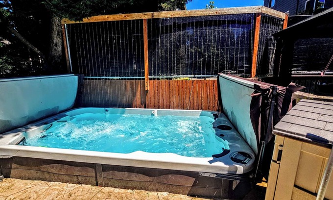 Bull Mountain House | Spacious Retreat W/Swim Spa & Full Kitchen
