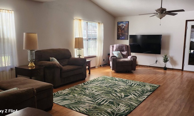 Webster Villa | Spacious Ridge Manor Villa with BBQ, Screened Lanai, and Views