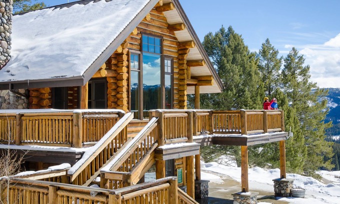 Gallatin Gateway House | Spacious Ridgetop Lodge